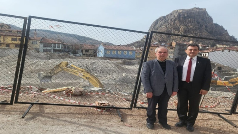 Mevlüt Tekdemir'den Belediye'ye 2. Belediye Şehir Çarşısı eleştirisi