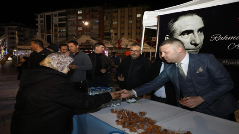 Ülkü Ocakları'ndan Alparslan Türkeş anısına lokma hayrı