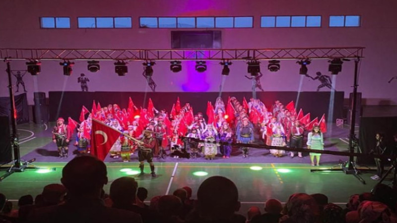 Bolvadin'de muazzam bir Halk Dansları Gecesi gerçekleşti