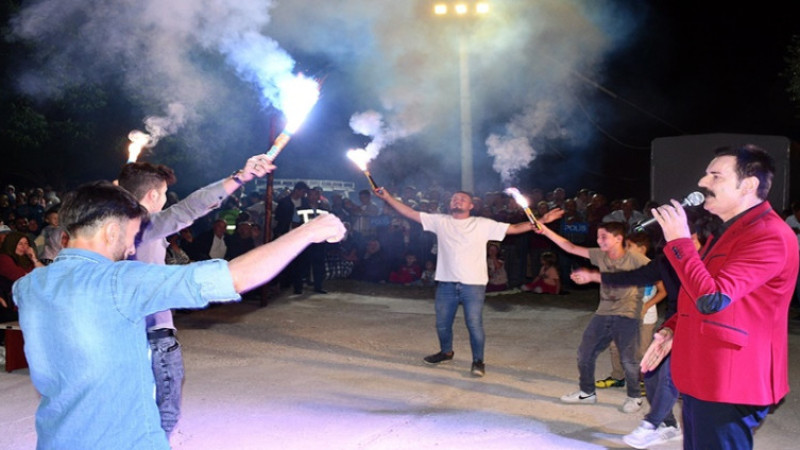 İscehisar Yaz Şenliğinde Ramazan Çelik rüzgarı