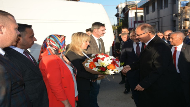 Mehmet Özhaseki, Milliyetçi Hareket Partisi İl Başkanlığını ziyaret etti