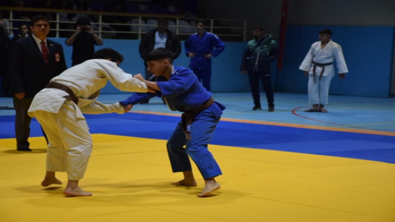 Afyon'da okul sporları judo grup müsabakaları sona erdi