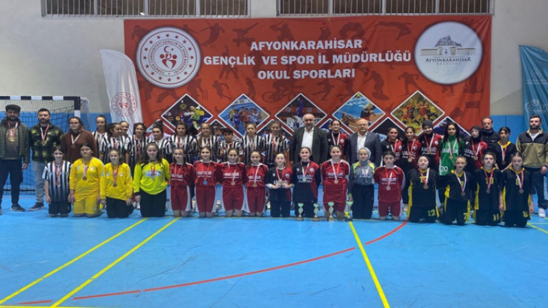 Yıldız Kızlar Müsabakaları Çiğiltepe Spor Salonu’nda sona erdi