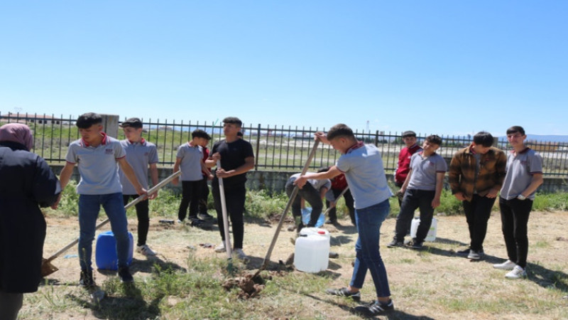 RSP Teknik Koleji Öğrencileri OSB ağaç dikim kampanyasına destek verdi