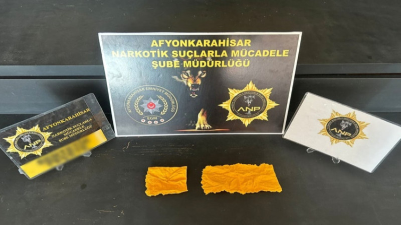Asayiş tarafından peçeteye emdirilmiş uyuşturucu maddeler yakalandı