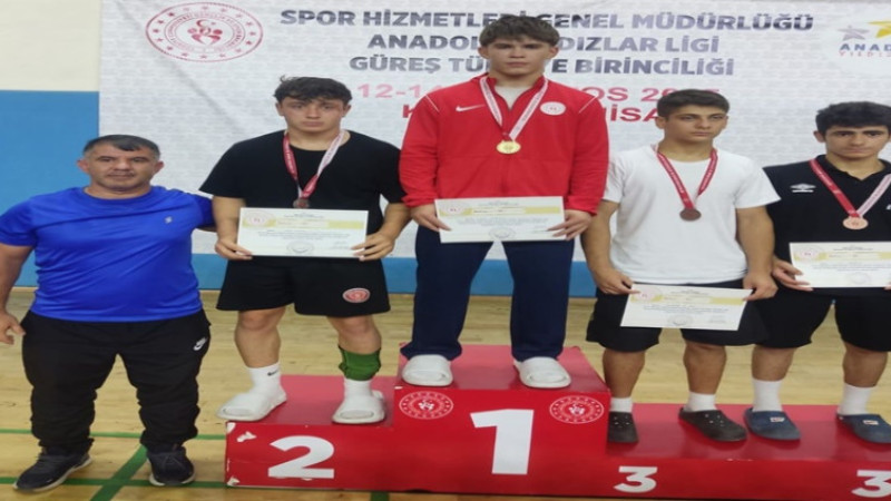 Afyonlu güreşçiler Türkiye Finallerinden madalya ile döndü