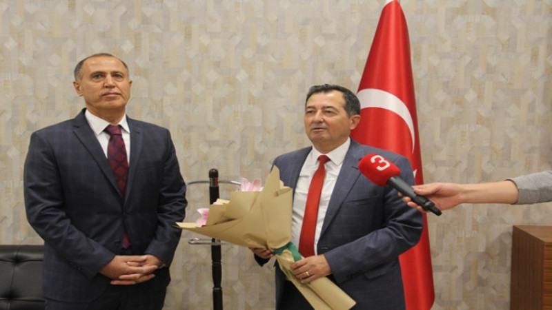 Hastanede başhekimlik görevinde devir teslim töreni düzenlendi