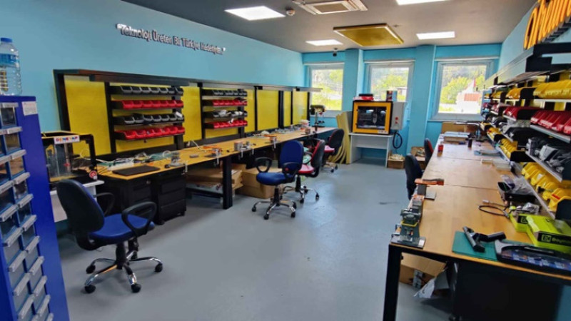 Afyonkarahisar Deneyap Teknoloji Atölyesi’nde mezuniyet coşkusu!