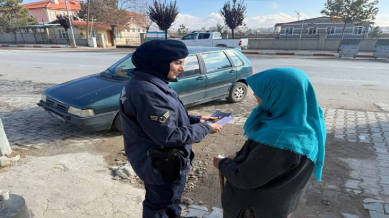 Jandarma, KADES konusunda kadınlara bilgilendirmelerde bulundu