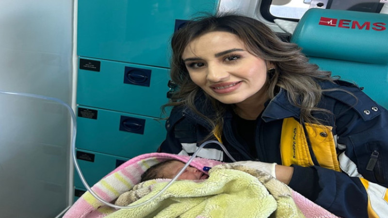 Çay'da doğumun başlaması üzerine ambulansta doğum gerçekleştirildi