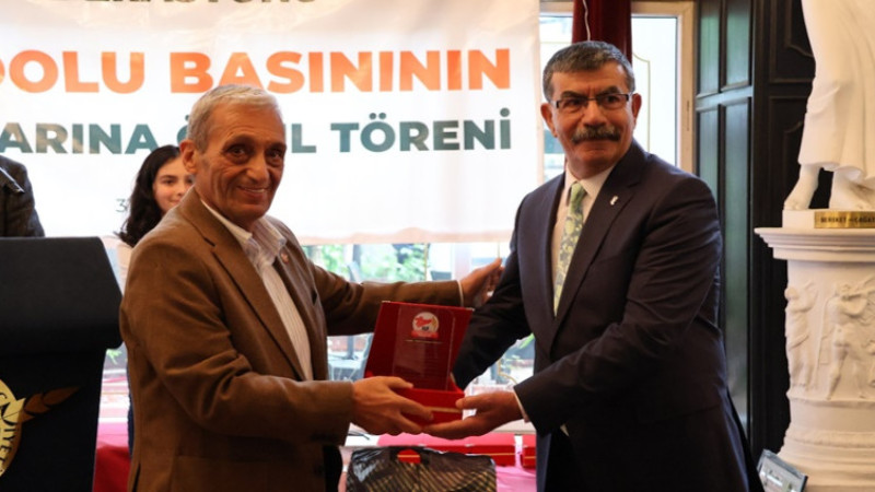 Yüksel’e “Anadolu Basınının Çınarı” ödülü verildi