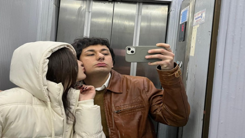 SENİ ÇOK SEVİYORUM. BİRLİKTE NİCE 1 YILLARA BEBİK