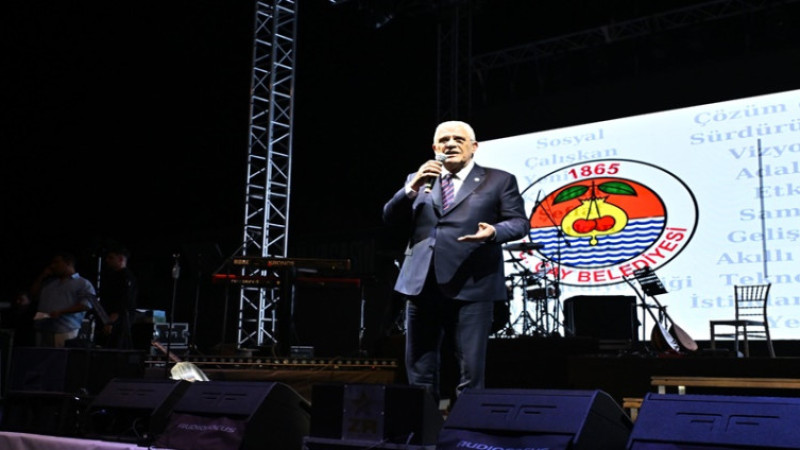Dervişoğlu, Çay'da Vişne ve Eber Sarısı Festivali'ne katıldı