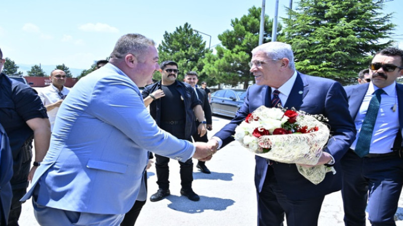 Müsavat Dervişoğlu Afyon'da ekonomik değerlendirmelerde bulundu