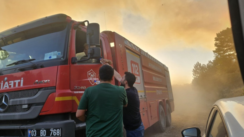 AK Gençlik Sarıcaova Köyü'nün yanında
