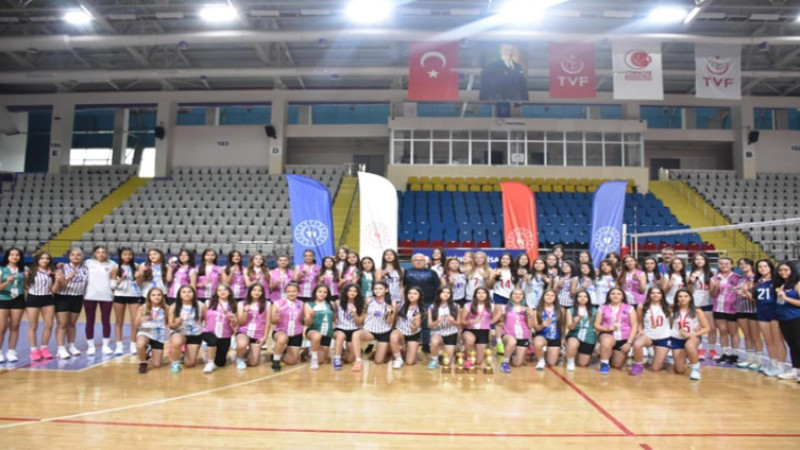 Küçük Kızlar Voleybol İl Birinciliği Müsabakaları sona erdi