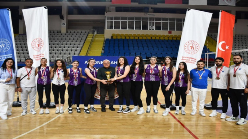 Afyonkarahisar’da Büyük Kadınlar Voleybol Müsabakaları sona erdi 
